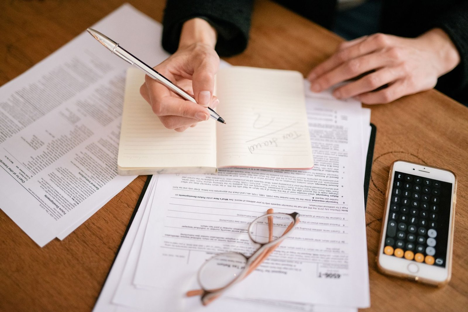 Patient Rights in Inpatient Mental Health Care: What You Keep When You Are Admitted 5 Person keeping a written log of requests and contacts, representing rights and the grievance process during a psychiatric hospital stay