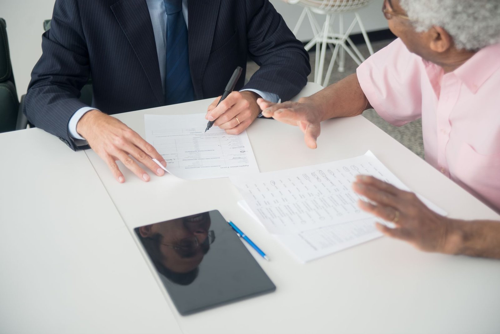 Medicaid Mental Health Coverage Explained: What It Pays For and Why Your State Decides So Much 5 Two people going over Medicaid behavioral health benefit documents together at an office table